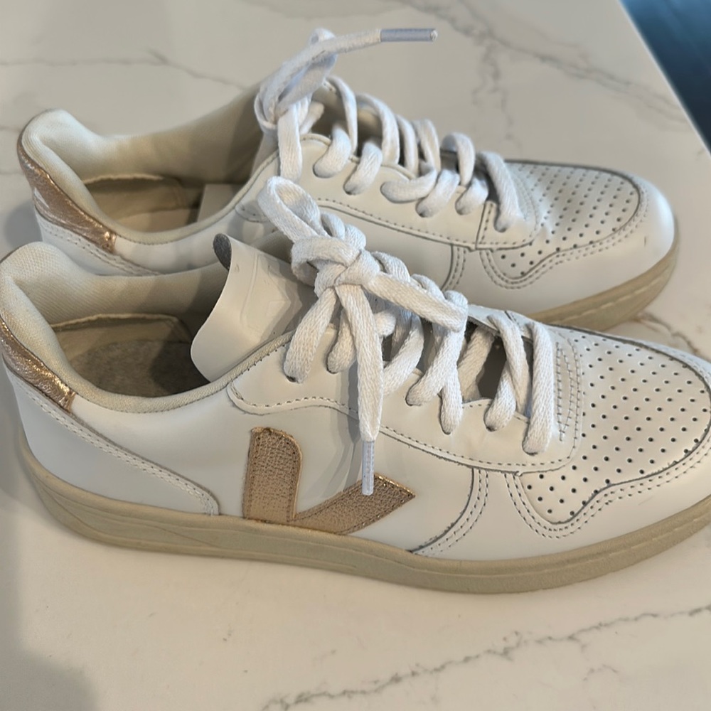 Like new Veja V-10 sneakers currently sold out everywhere!